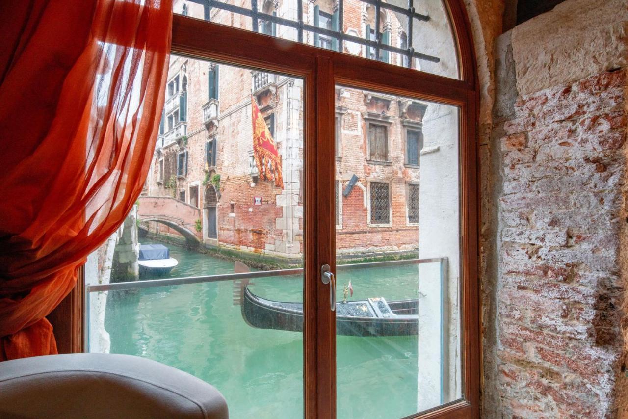 Casa Manina Sul Ponte - Your Private Canal View Venedik Dış mekan fotoğraf