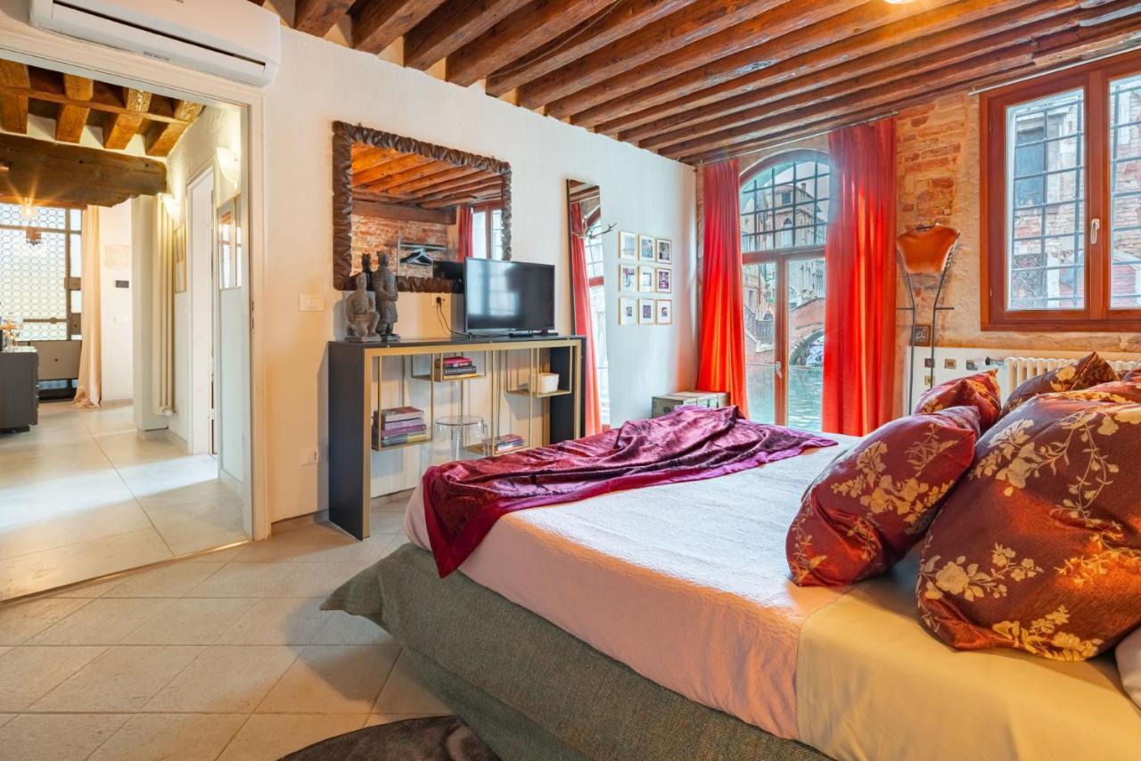 Casa Manina Sul Ponte - Your Private Canal View Venedik Dış mekan fotoğraf