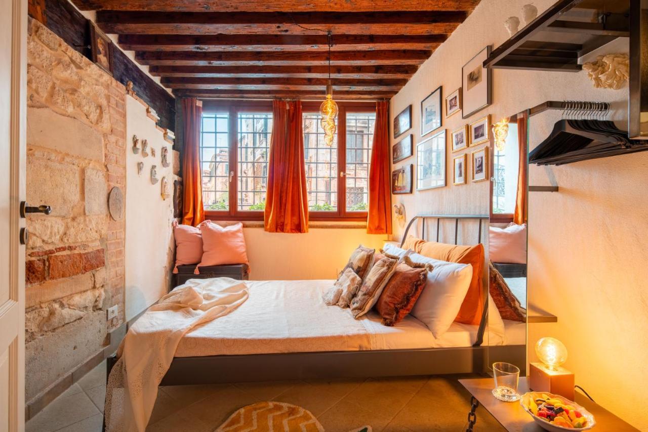 Casa Manina Sul Ponte - Your Private Canal View Venedik Dış mekan fotoğraf