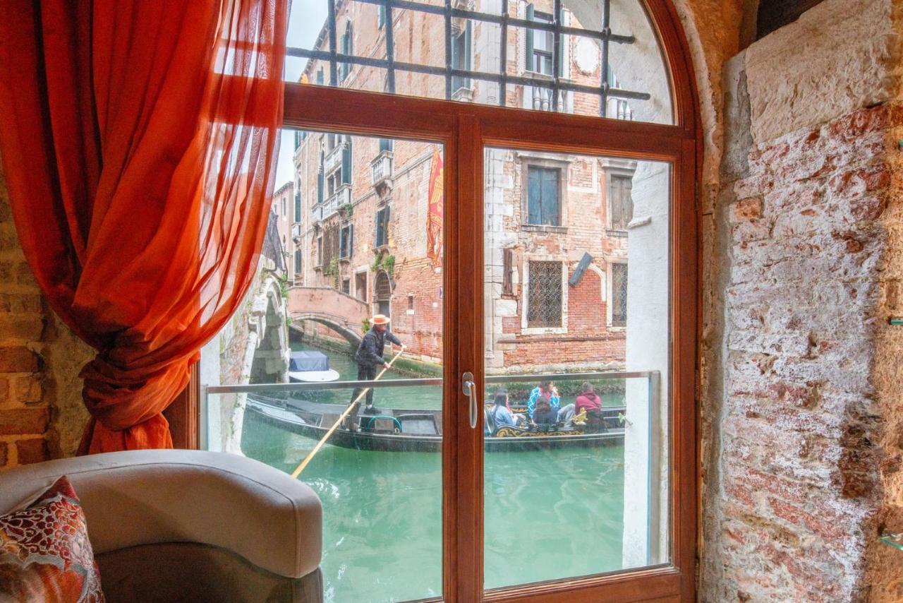 Casa Manina Sul Ponte - Your Private Canal View Venedik Dış mekan fotoğraf